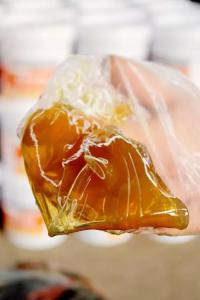 外觀越亮、顏色越淺的潤(rùn)滑脂， 性能和質(zhì)量越好嗎？